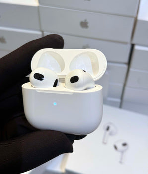 Apple AirPods (3rd gen) with Lightning Charging Case (Pre-owned)