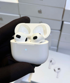 Apple AirPods (3rd gen) with Lightning Charging Case (Pre-owned)