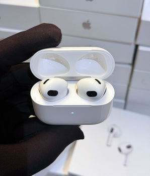 Apple AirPods (3rd gen) with Lightning Charging Case (Pre-owned)